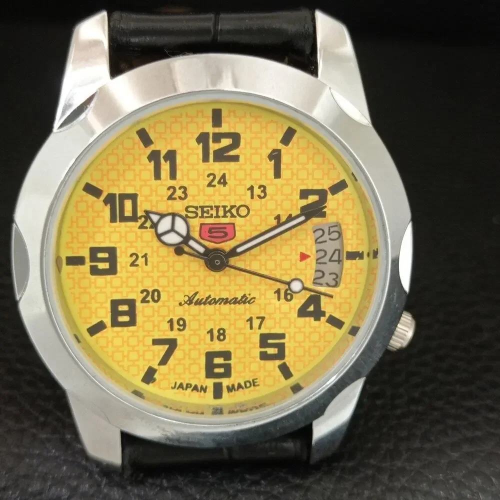 Vintage 1982 Seiko Automatic Mens Silver Watch W/daydate & Black accents